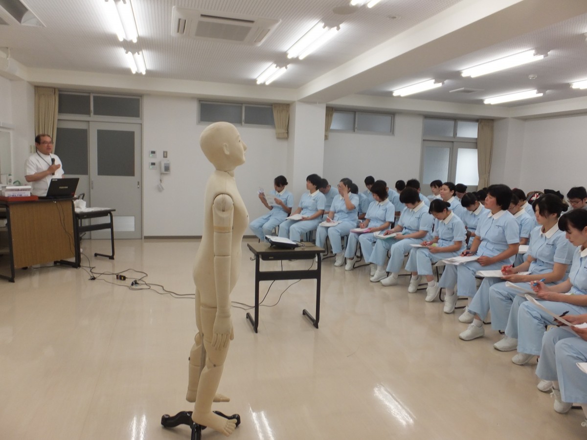 准看護師科*包帯法の講義 | 松山看護専門学校